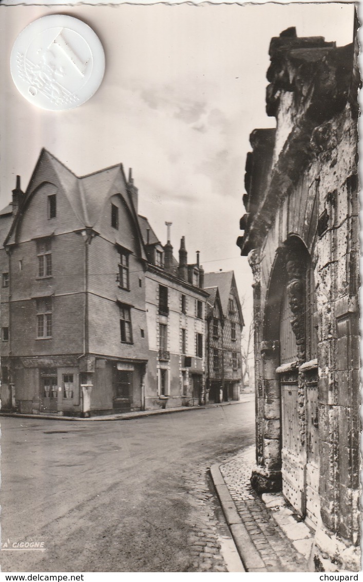 37- Très Belle Carte Postale Semi Moderne De TOURS   Place Foire Le Roi - Tours