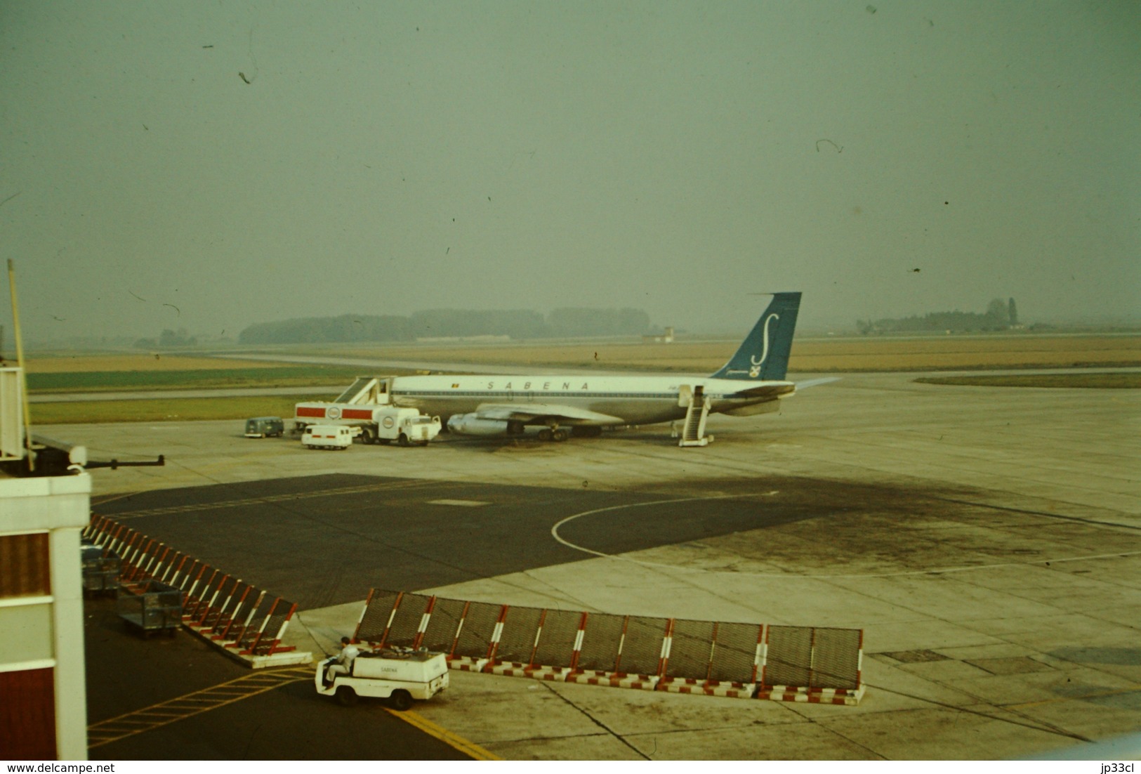 Lot De 3 Diapositives D'avions De La Sabena Et Du Hall Des Départs De L'aéroport De Bruxelles Zaventem (vers 1980) - Diapositives