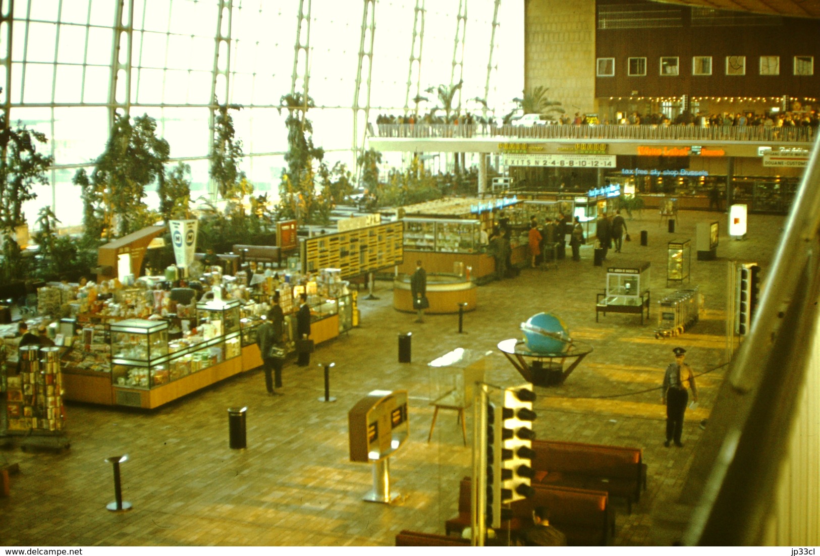 Lot De 3 Diapositives D'avions De La Sabena Et Du Hall Des Départs De L'aéroport De Bruxelles Zaventem (vers 1980) - Diapositives