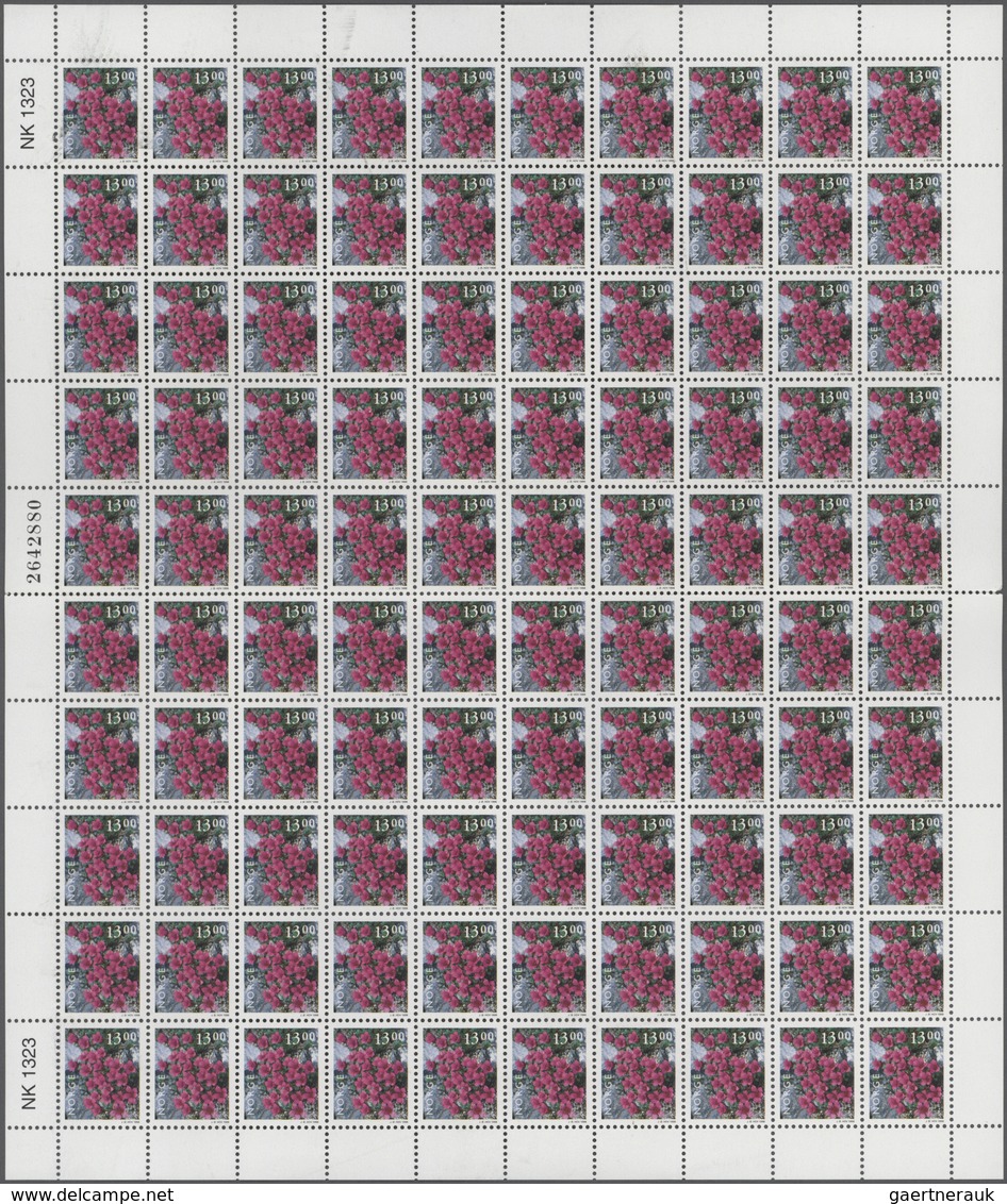 Norwegen: 1996/1999, Stock Of MNH Stamps, Sheets, Parts Of Sheets And Booklets Including Many Self-a - Nuevos