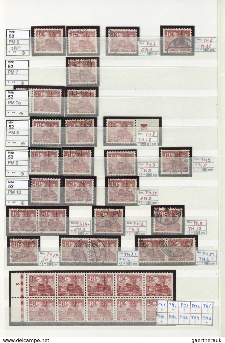 Berlin: 1949/1956, BAUTEN I, umfassende Spezial-Sammlung der PLATTENFEHLER in drei dicken Steckbüche