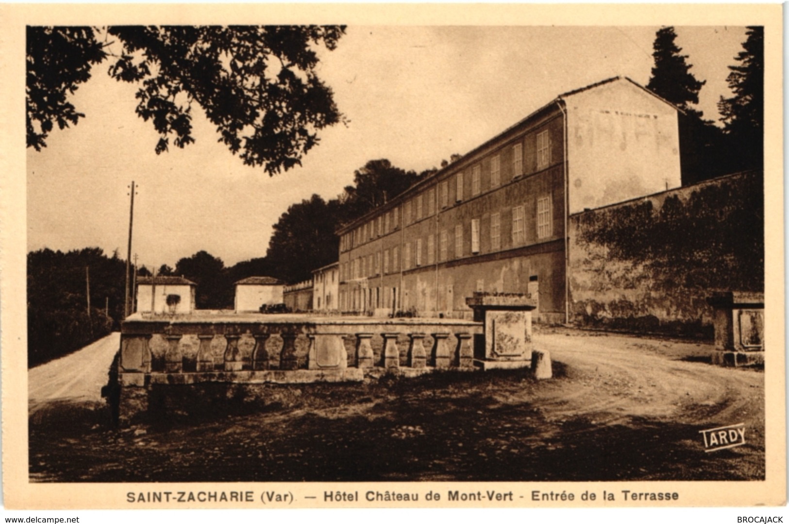 CPA  83  SAINT ZACHARIE - VUE SUR L ENTREE DE LA TERRASSE DE L HOTEL CHATEAU DE MONT VERT - Saint-Zacharie