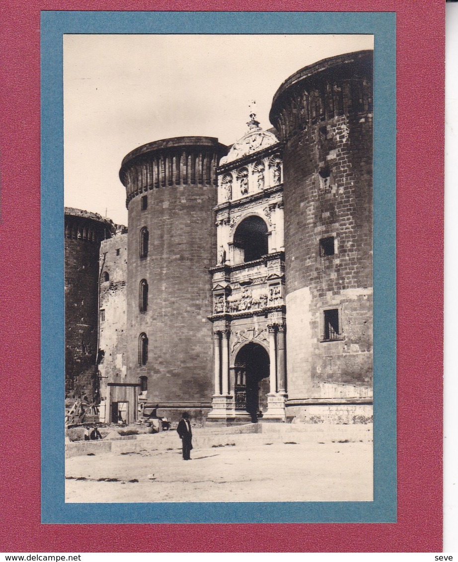 ITALIE NAPLES NAPOLI CASTEL NUOVO 1926 Photo Amateur Format Environ 6,5 Cm X 5,5 Cm - Luoghi