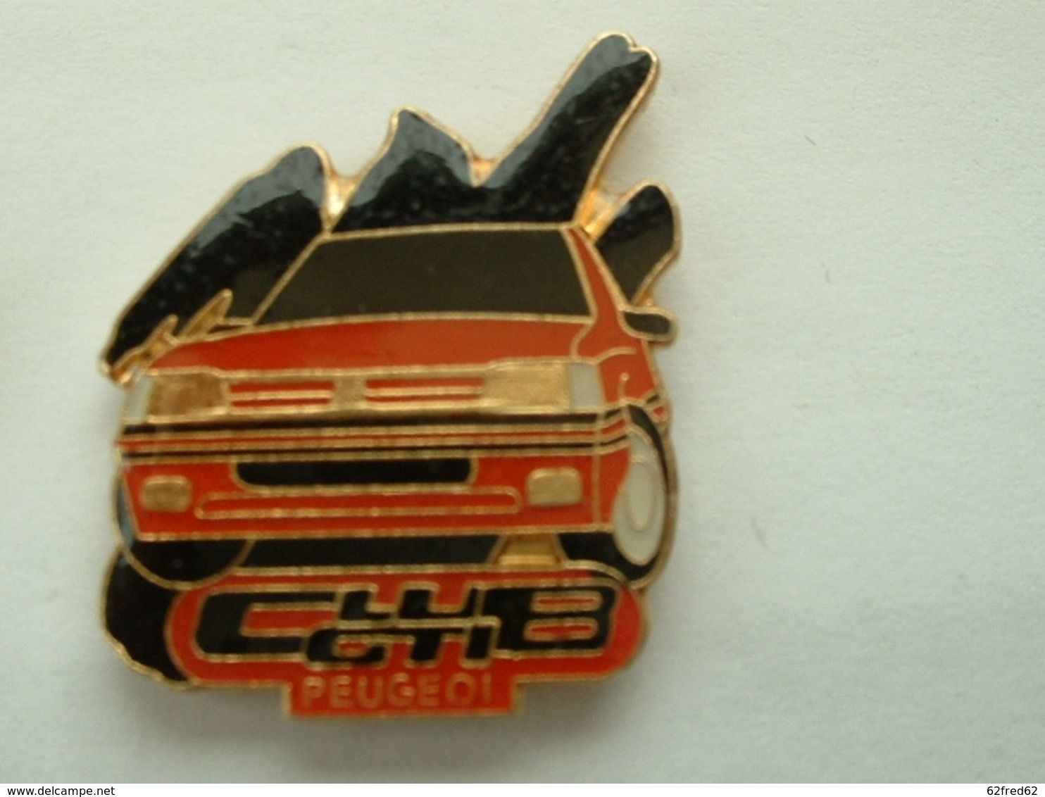 PIN'S  PEUGEOT - CLUB GTI - 205 ROUGE - Peugeot