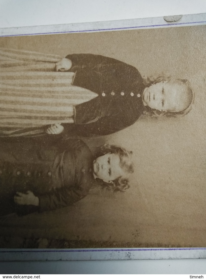 PHOTOGRAPHIE ANCIENNE - 2 FILLETTES - SOEURS  - Personne Anonyme Vers 1900 - INCONNU ? - Anonymous Persons