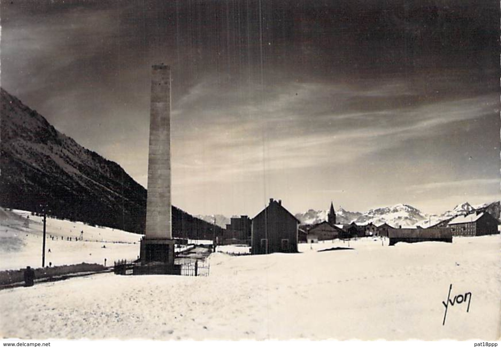 05 - MONTGENEVRE : L'Obelisque Commémoratif De L'Ouverture De La Route - CPSM Dentelée N/B Grand Format - Hautes - Autres & Non Classés