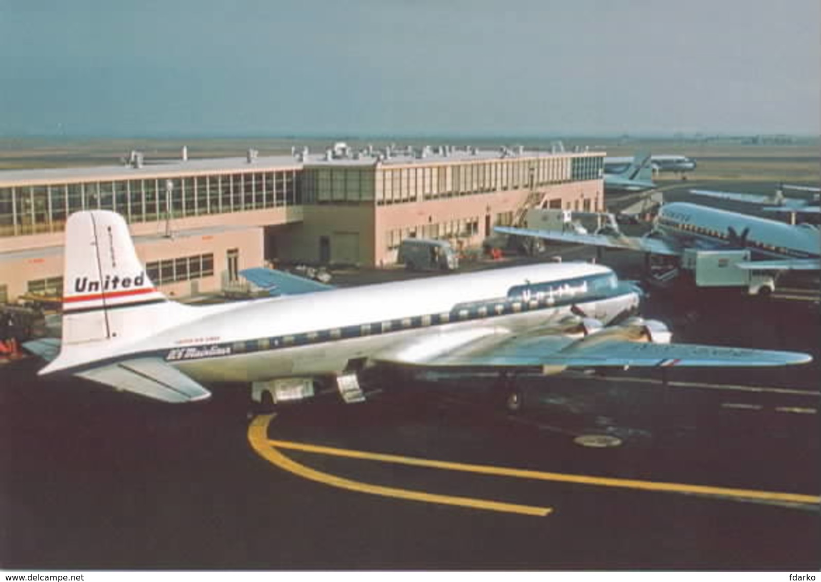 United Air Lines Douglas DC-6 N37509  At SFO - 1946-....: Era Moderna