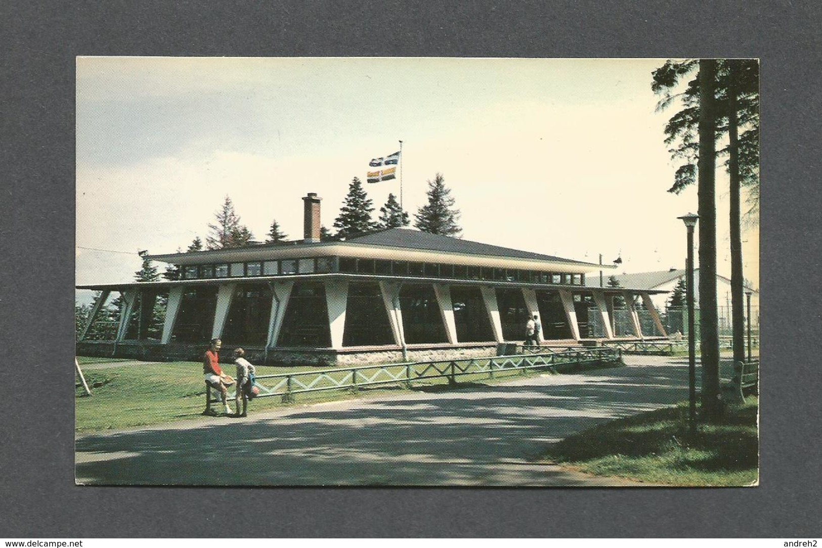 CHICOUTIMI - QUÉBEC - LE CHALET DU PARC DE LA PLACE D'ARMES - PAR ELLEFSEN - Chicoutimi