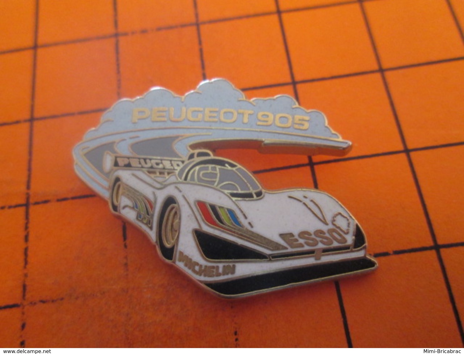 615e  Pins Pin's / Rare & TB état / THEME : ARTHUS BERTRAND / PEUGEOT 905 ENDURANCE LE MANS - Arthus Bertrand