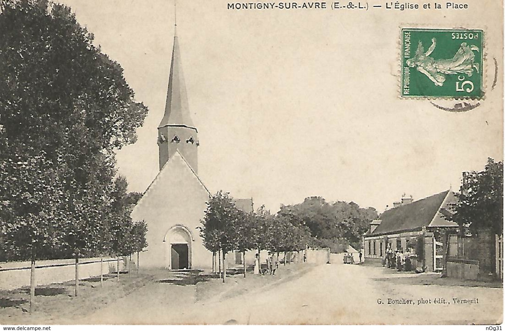 28 - L'église Et La Place - Montigny-sur-Avre