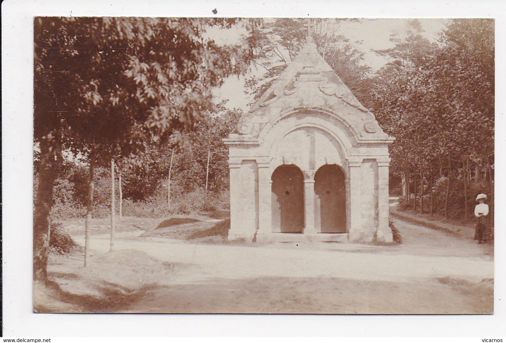 CPA PHOTO 29 DOUARNENEZ Environs Petite Chapelle (non Legendé) - Douarnenez