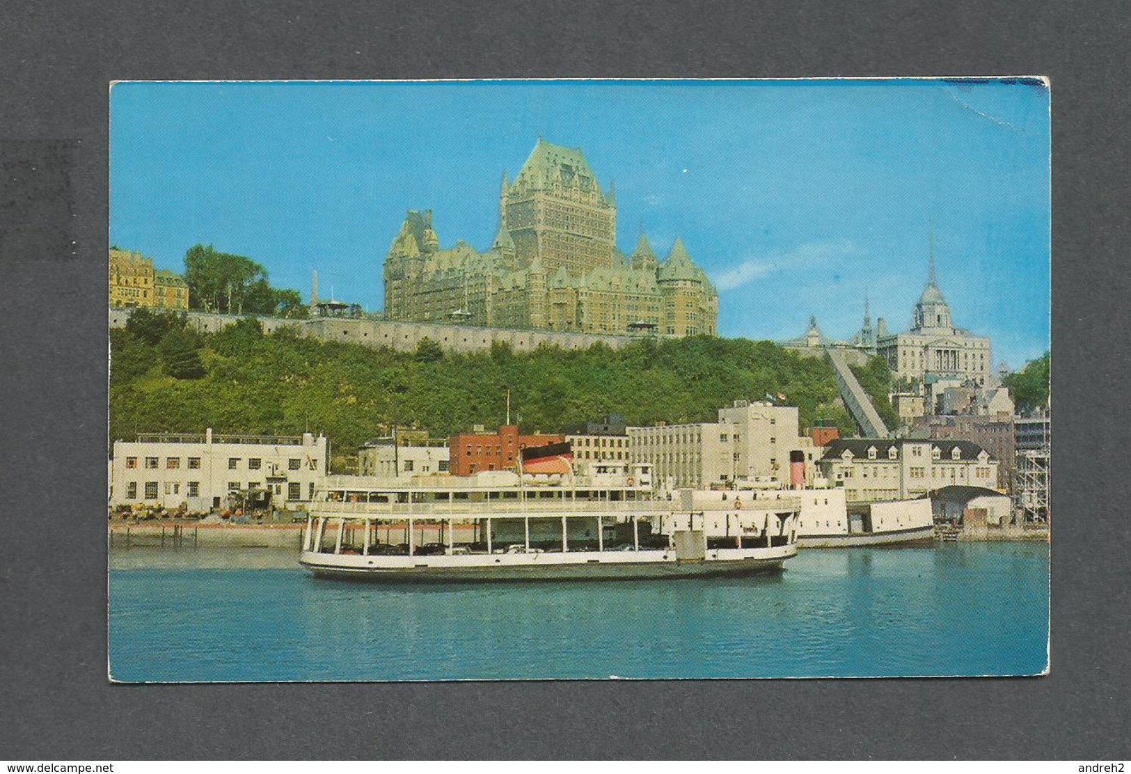 BATEAUX - TRAVERSIER - FERRIES - LE BATEAU PASSEUR RADISSON DEVANT LA VILLE DE QUÉBEC CHÂTEAU FRONTENAC  PAR LAVAL COUËT - Ferries