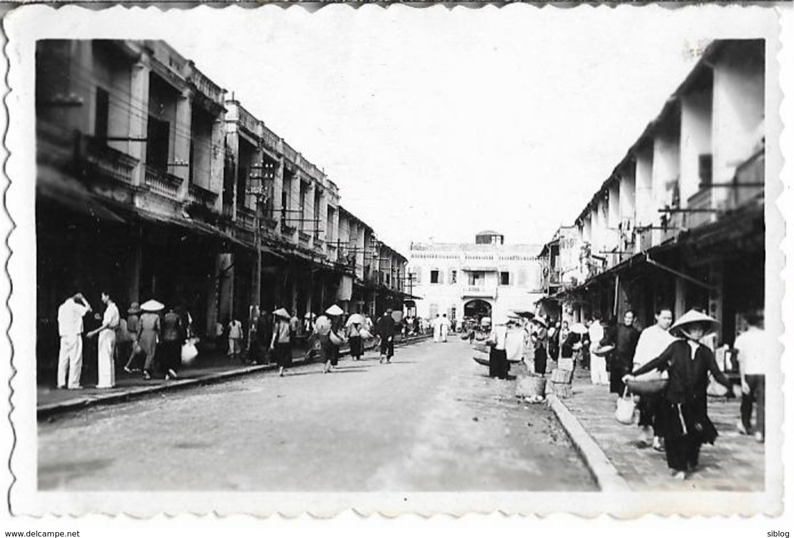 PHOTO - VIETNAM - Rue Animée D Une Ville  - Ft 8,5 X 6 Cm - Other & Unclassified