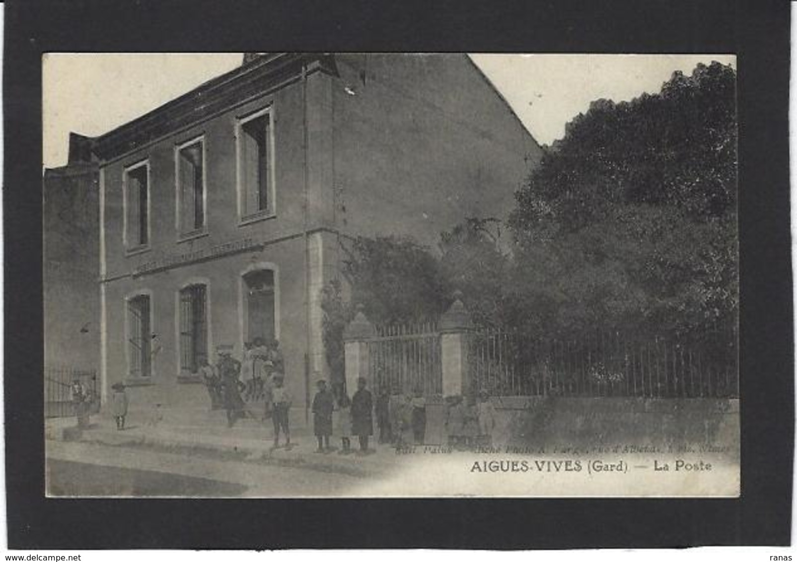 CPA Poste Facteur Circulé Aigues Vives Gard La Poste - Aigues-Vives