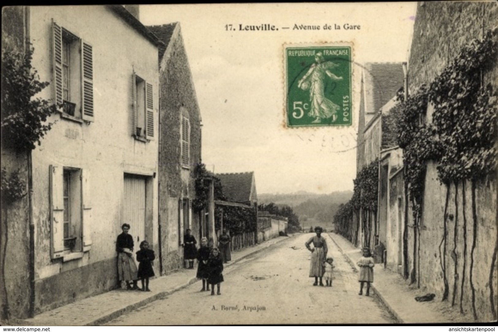 Cp Leuville Essonne, Avenue De La Gare - Autres & Non Classés