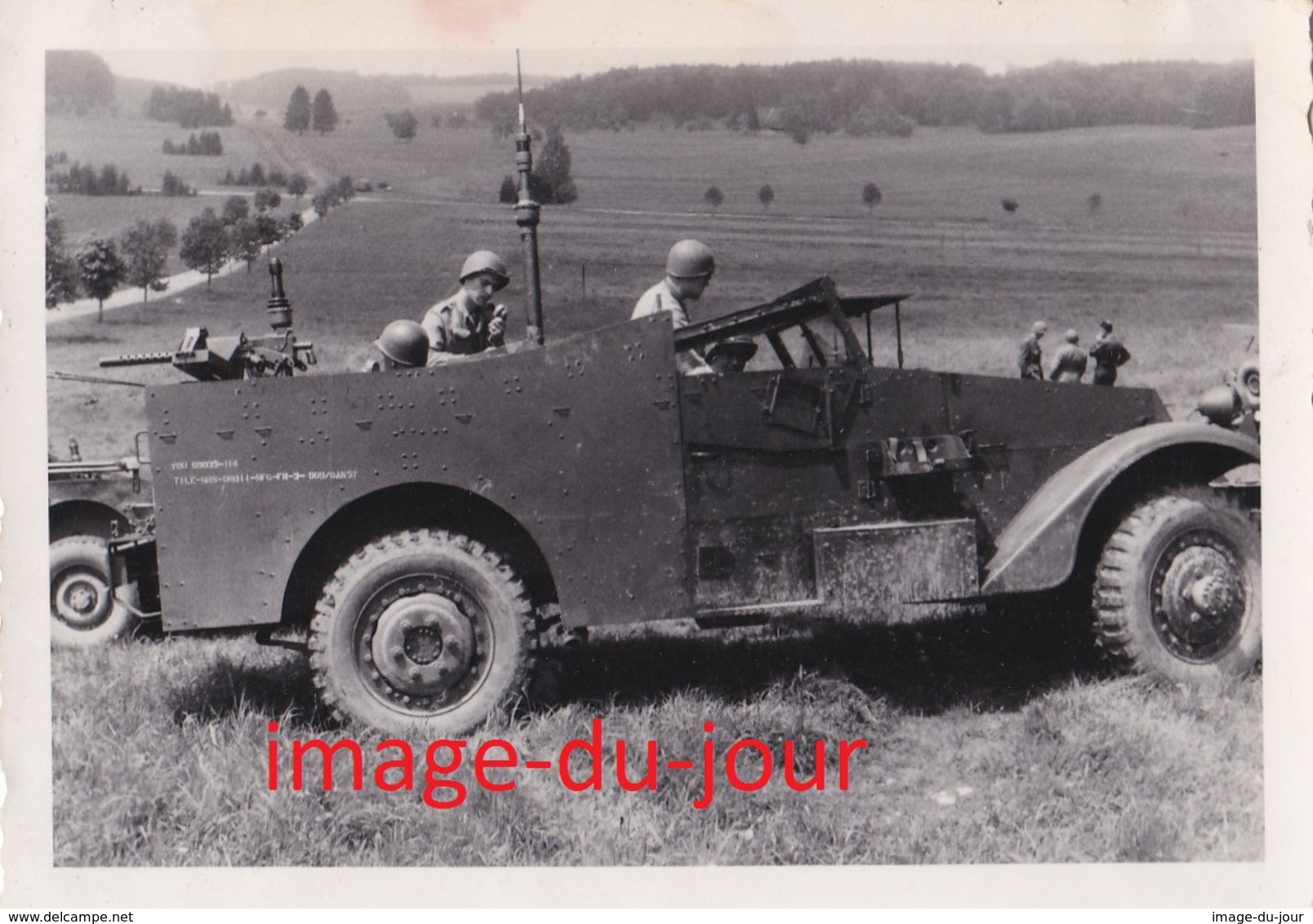 Photo Ancienne  CAMION MILITAIRE TRANSMISSION T.S.F MANŒUVRE AU CAMP DE MUNSINGEN - Guerre, Militaire