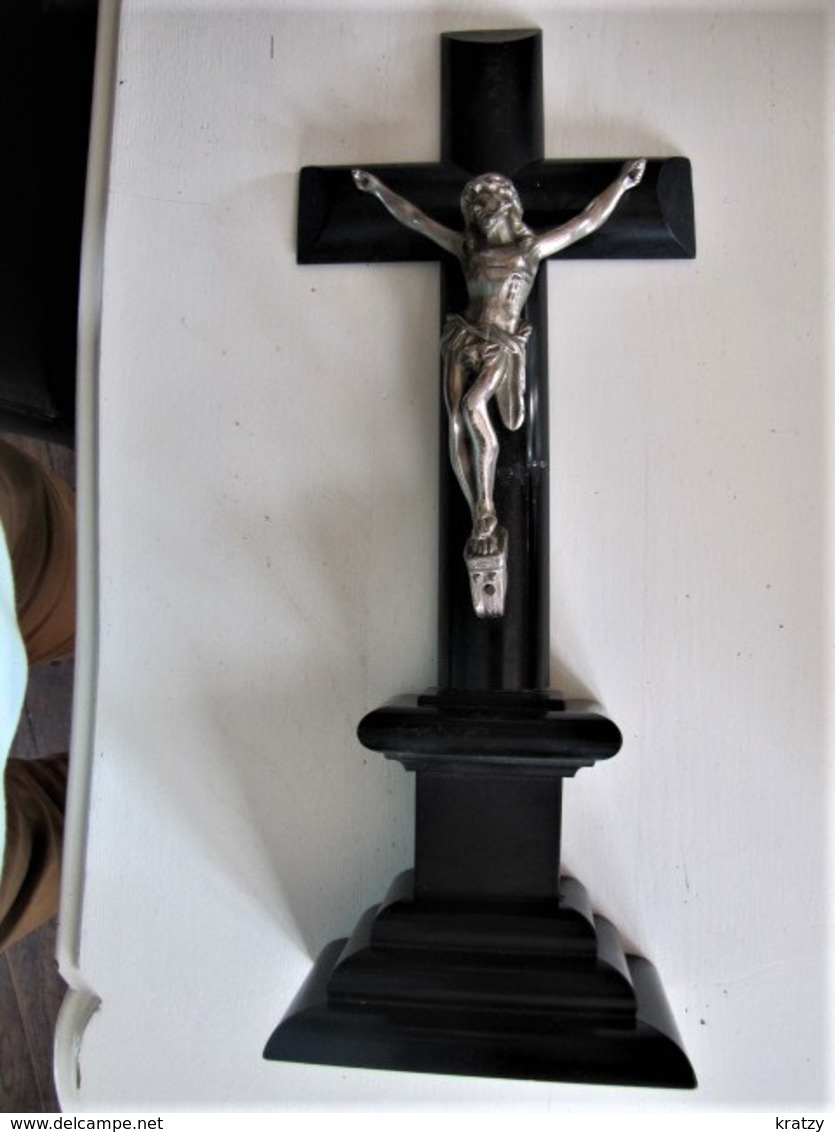 GRAND CRICIFIX - Socle En Bois - Jésus En Métal - 45 Cm. - C8 - Godsdienst & Esoterisme