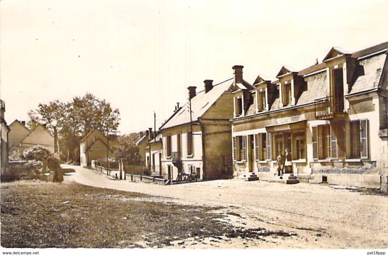 02 - SAINT BANDRY : La Place - CPSM Village (250 Habitants) Format CPA - Aisne - Autres & Non Classés