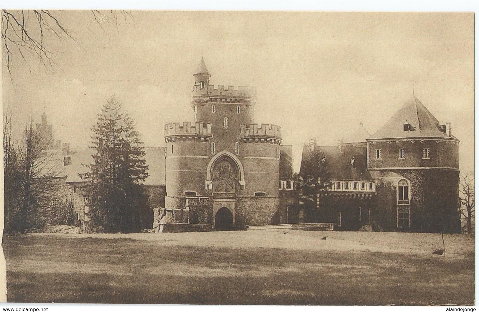 Gaasbeek - Kasteel Van Gaesbeek - Het Kasteel Gezien Van Het Voorplein - 2 - Monopole Dy Château - Lennik