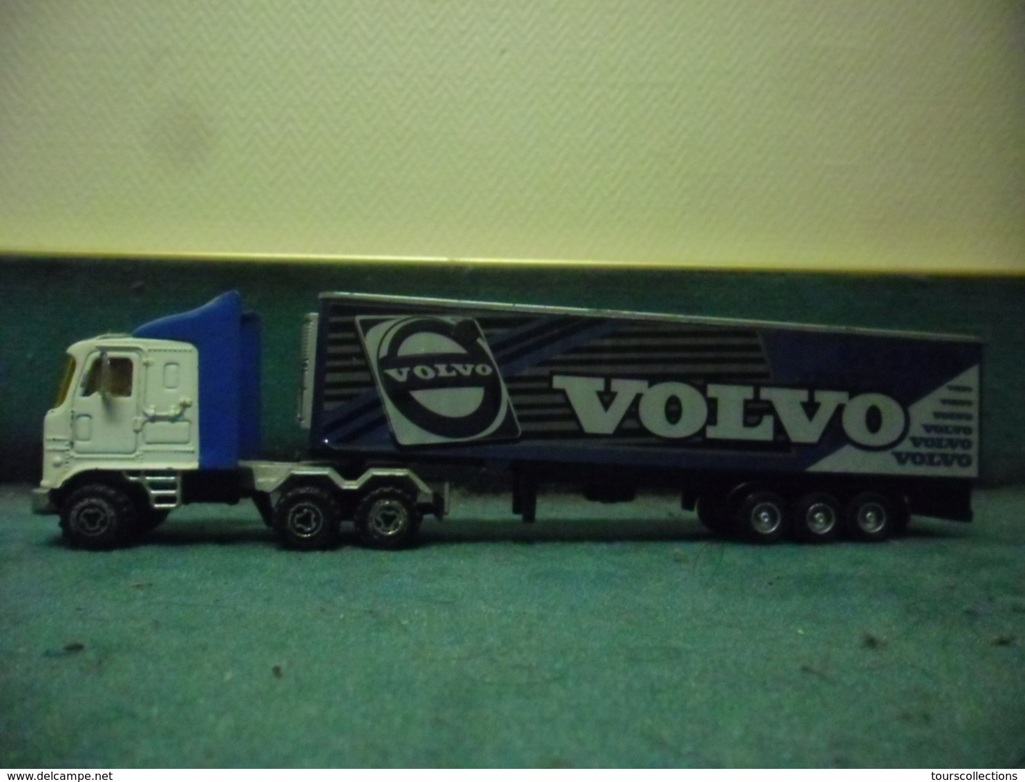 CAMION PUB VOLVO - Remorque KENTOYS De 1998 Et Tracteur Majorette Au 1/60 ° - Matchbox