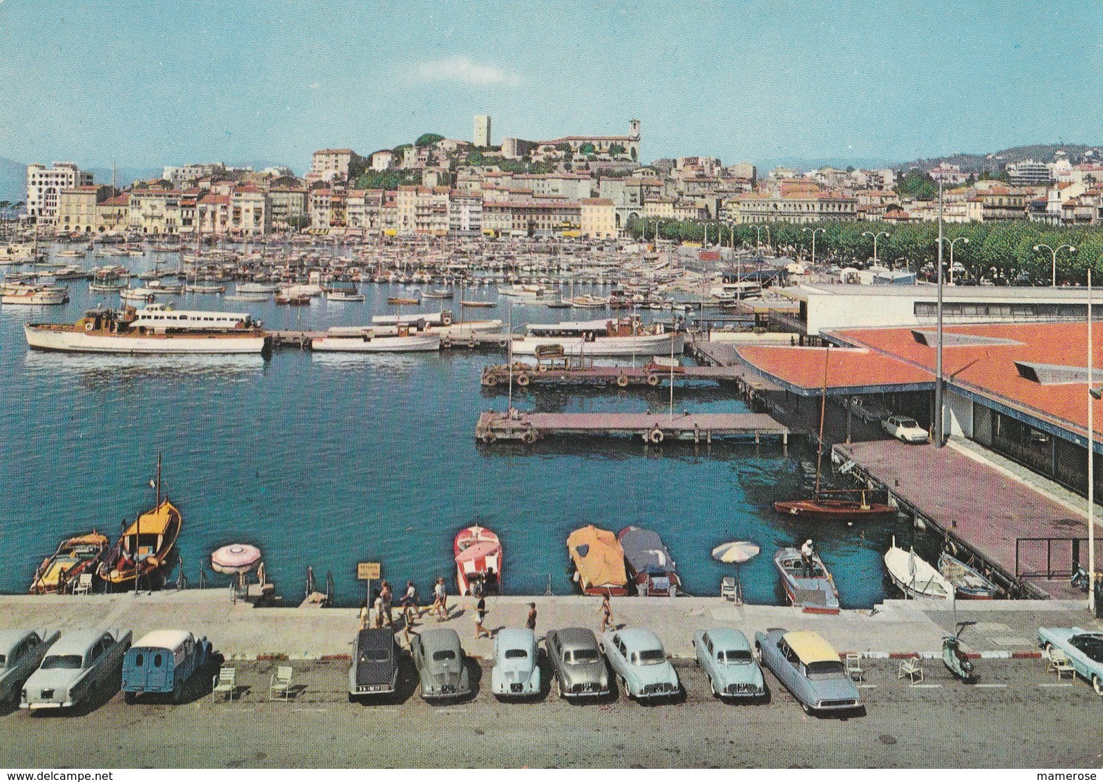 CANNES (06). Port Et Mont Chevalier. A Droite: Gare Maritime. Voitures: Renault 4Ch, Dauphine (Transports: Automobile) - Cannes