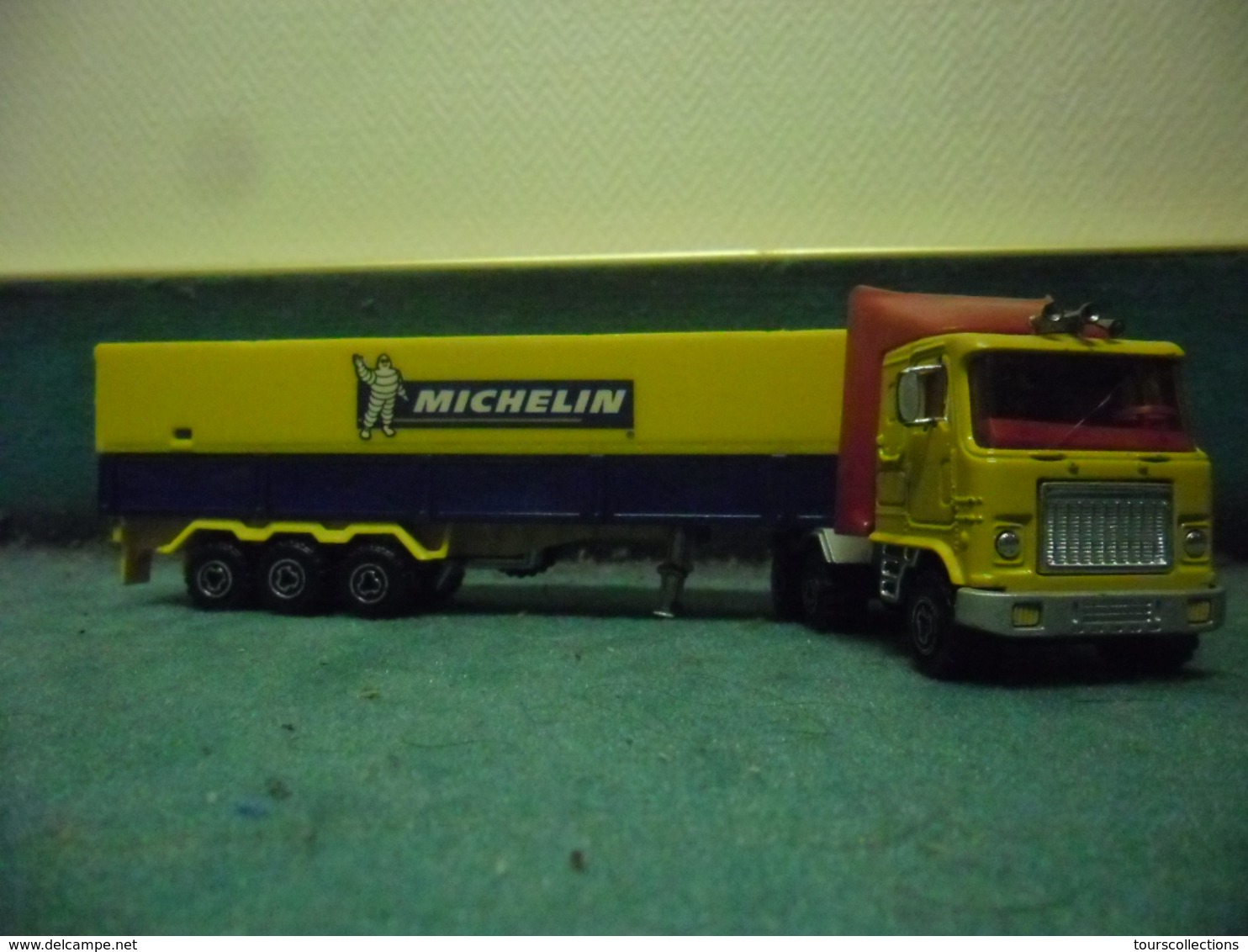 CAMION SEMI REMORQUE MAJORETTE Truck MICHELIN 106 Au 1/60 ° - Majorette