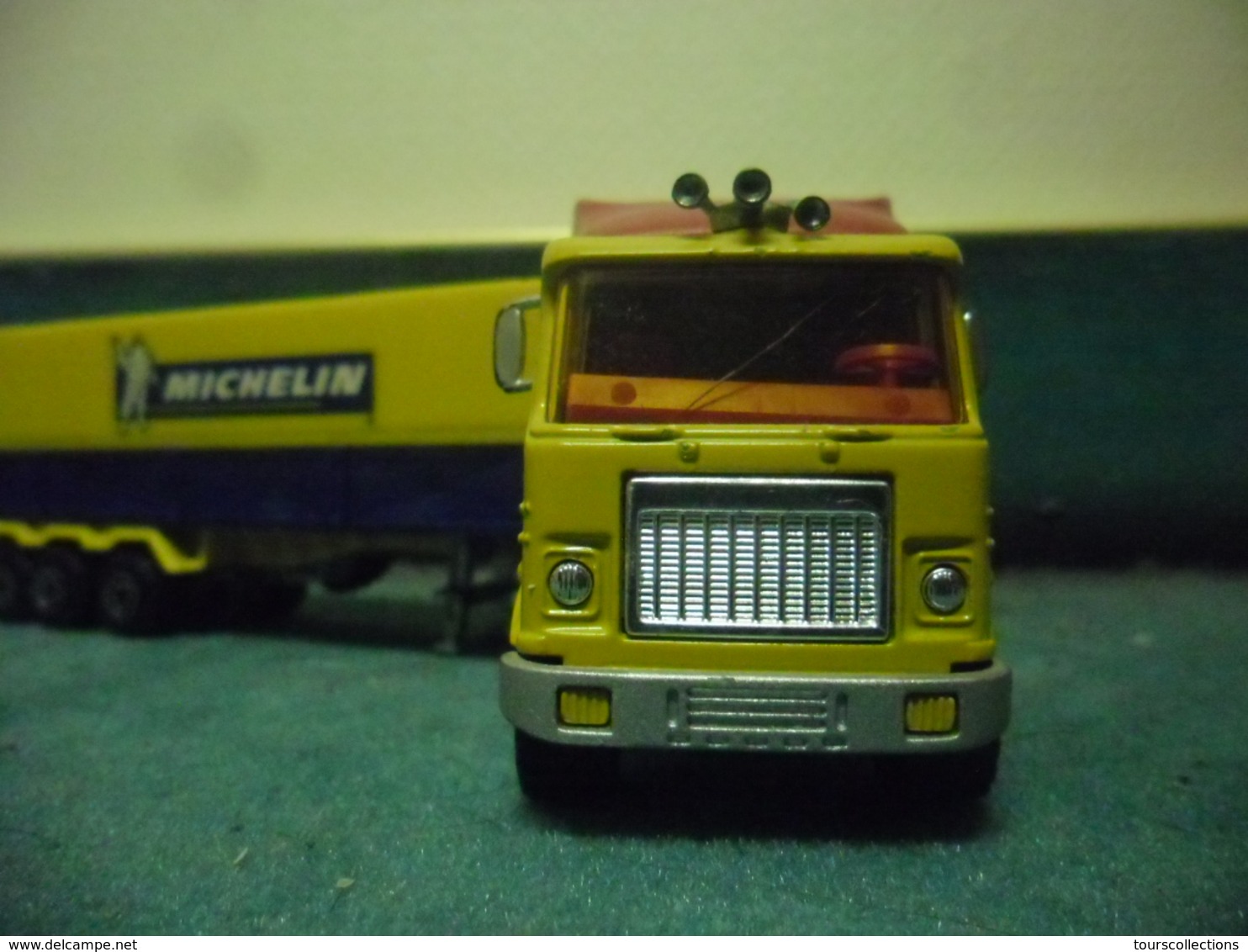 CAMION SEMI REMORQUE MAJORETTE Truck MICHELIN 106 Au 1/60 ° - Majorette