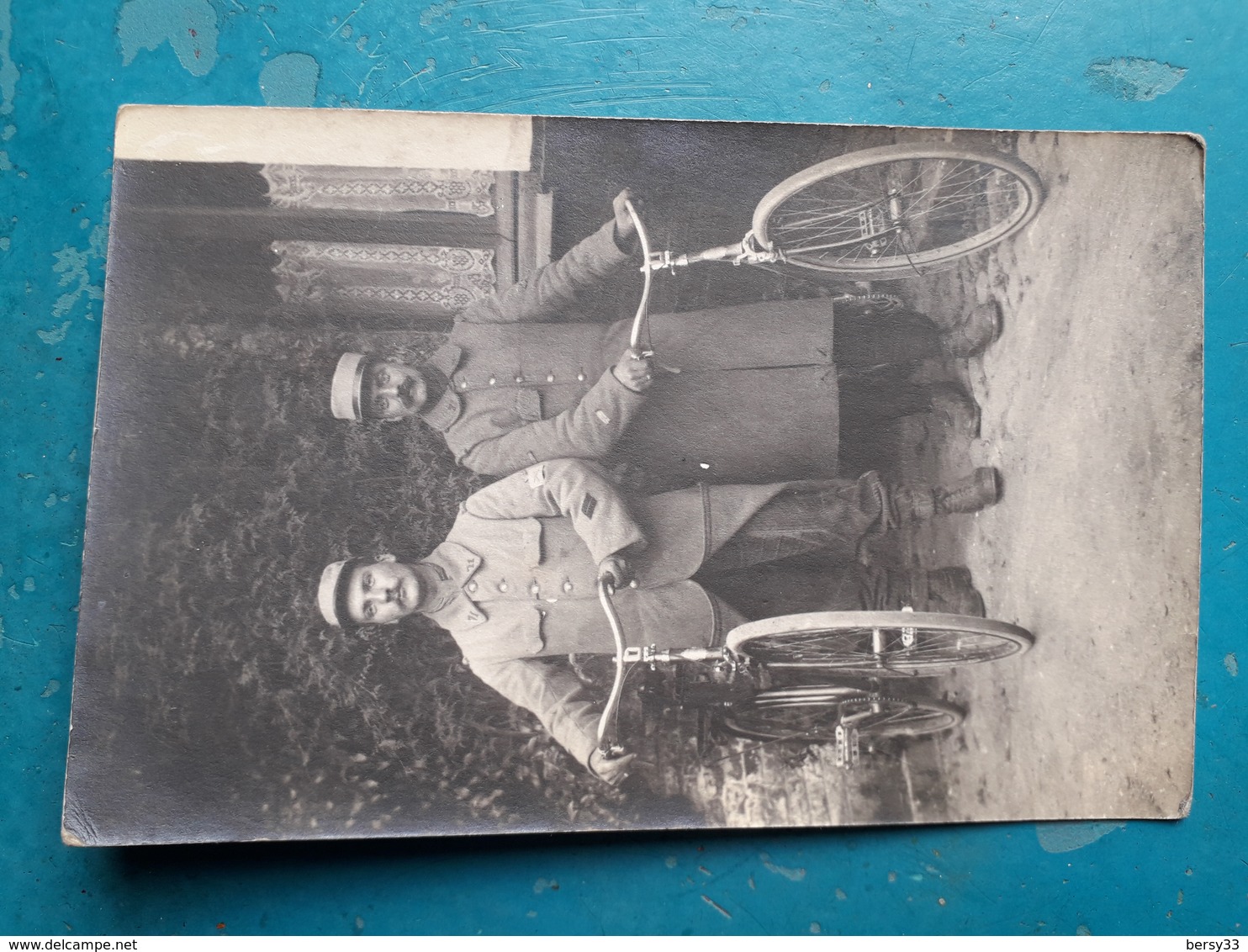 CPA - Guerre 14-18 - Carte Photo Groupe De Deux Soldats Posant Avec Leurs Bicyclettes - 2 Scans - Guerra 1914-18