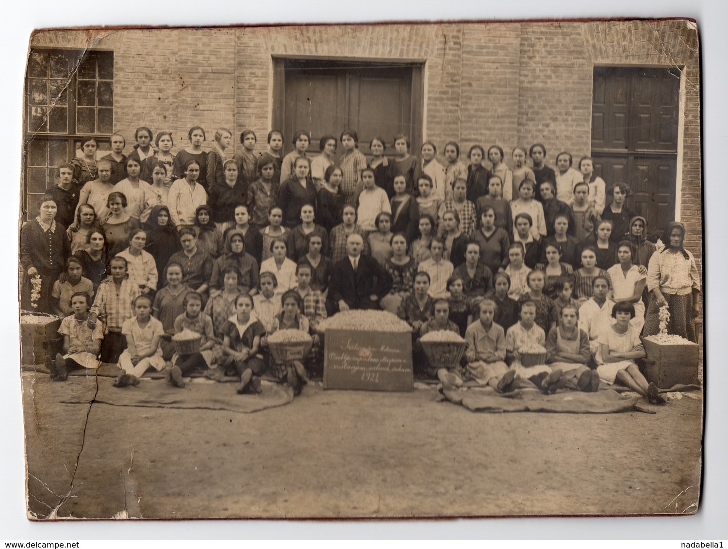 1927 YUGOSLAVIA, SERBIA, SREMSKA MITROVICA, SILK FACTORY, ETHNIC PEOPLE, EMPLOYES AND COCOON GATHERERS - Other & Unclassified