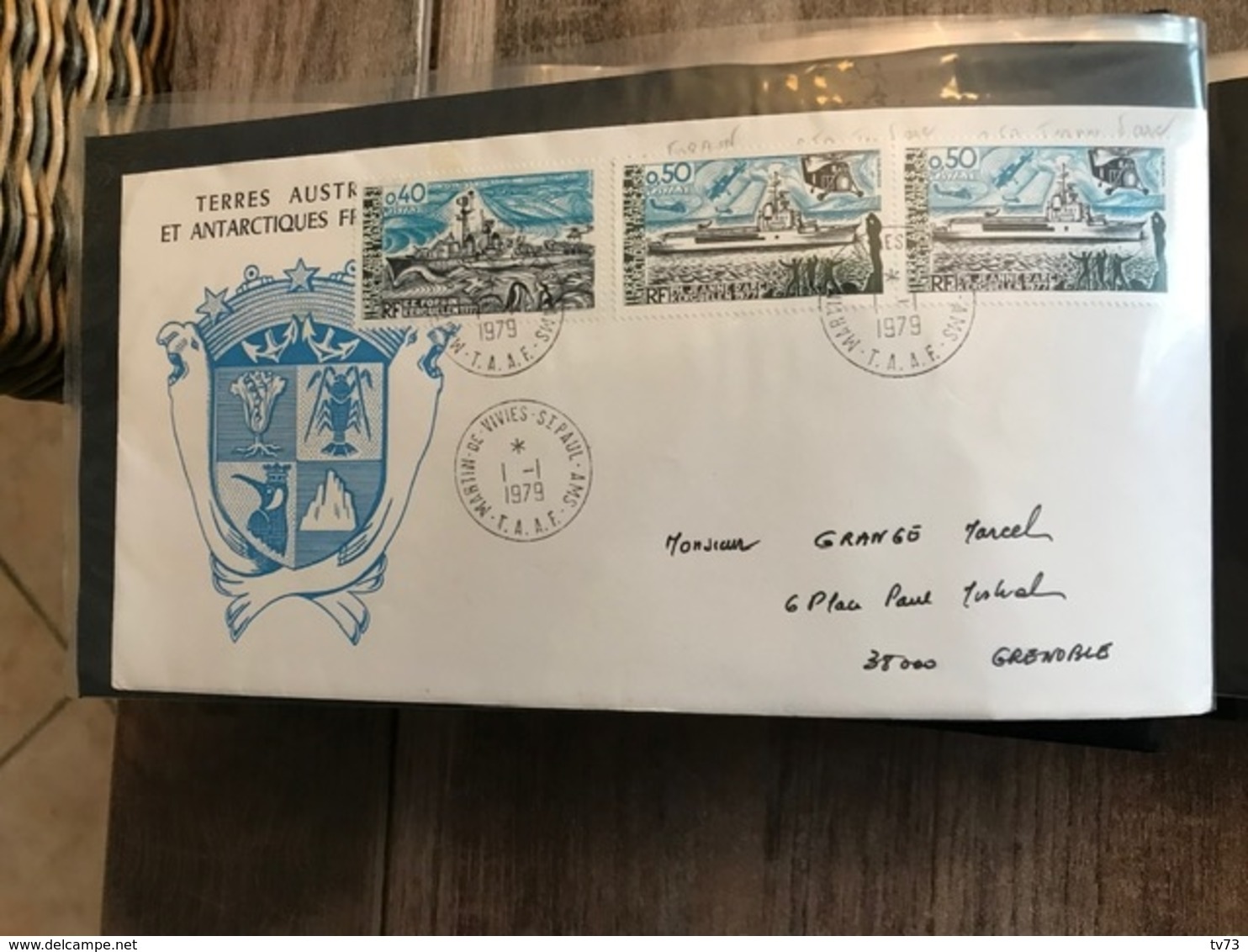 Album Lindner contenant  63 lettres enveloppes 1er jour TAAF et  KERGUELEN