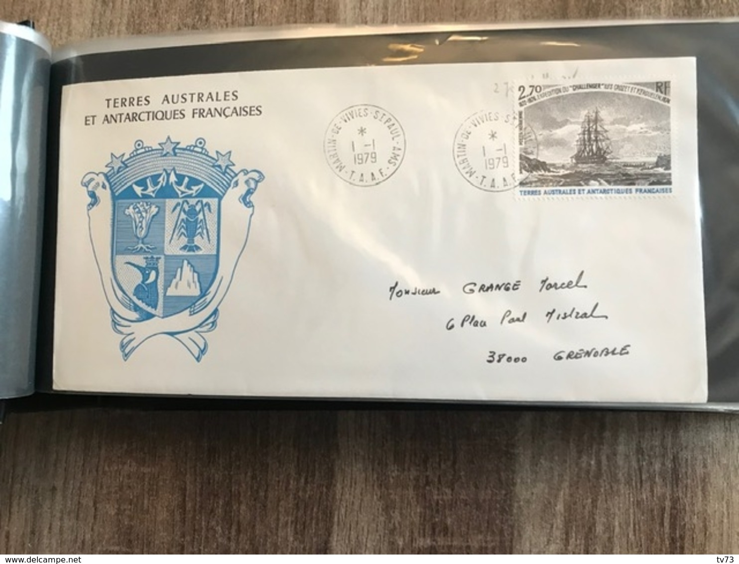 Album Lindner contenant  63 lettres enveloppes 1er jour TAAF et  KERGUELEN