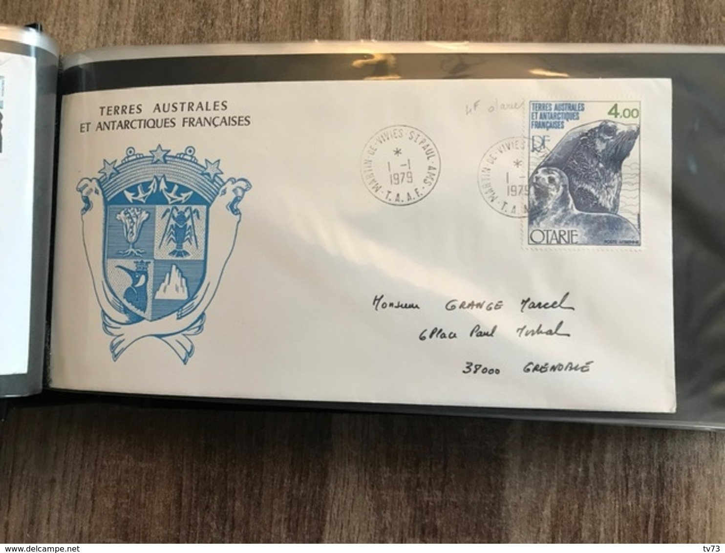 Album Lindner contenant  63 lettres enveloppes 1er jour TAAF et  KERGUELEN