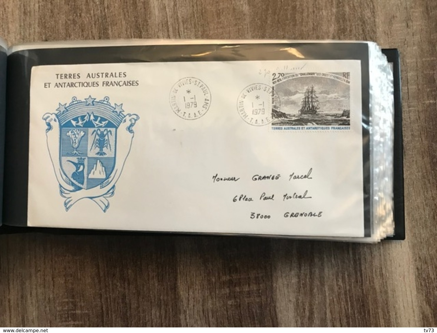 Album Lindner contenant  63 lettres enveloppes 1er jour TAAF et  KERGUELEN