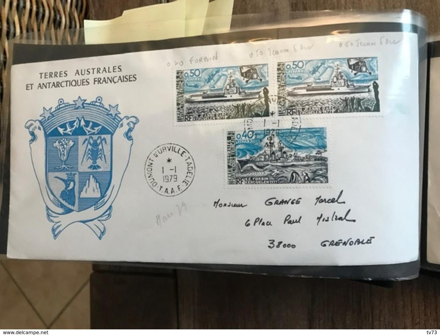 Album Lindner contenant  63 lettres enveloppes 1er jour TAAF et  KERGUELEN