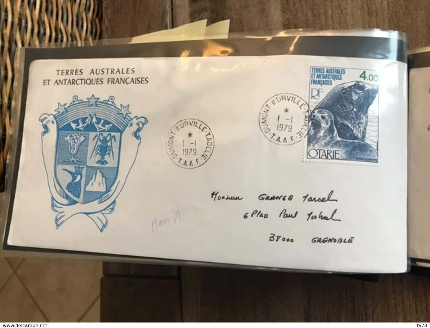 Album Lindner contenant  63 lettres enveloppes 1er jour TAAF et  KERGUELEN