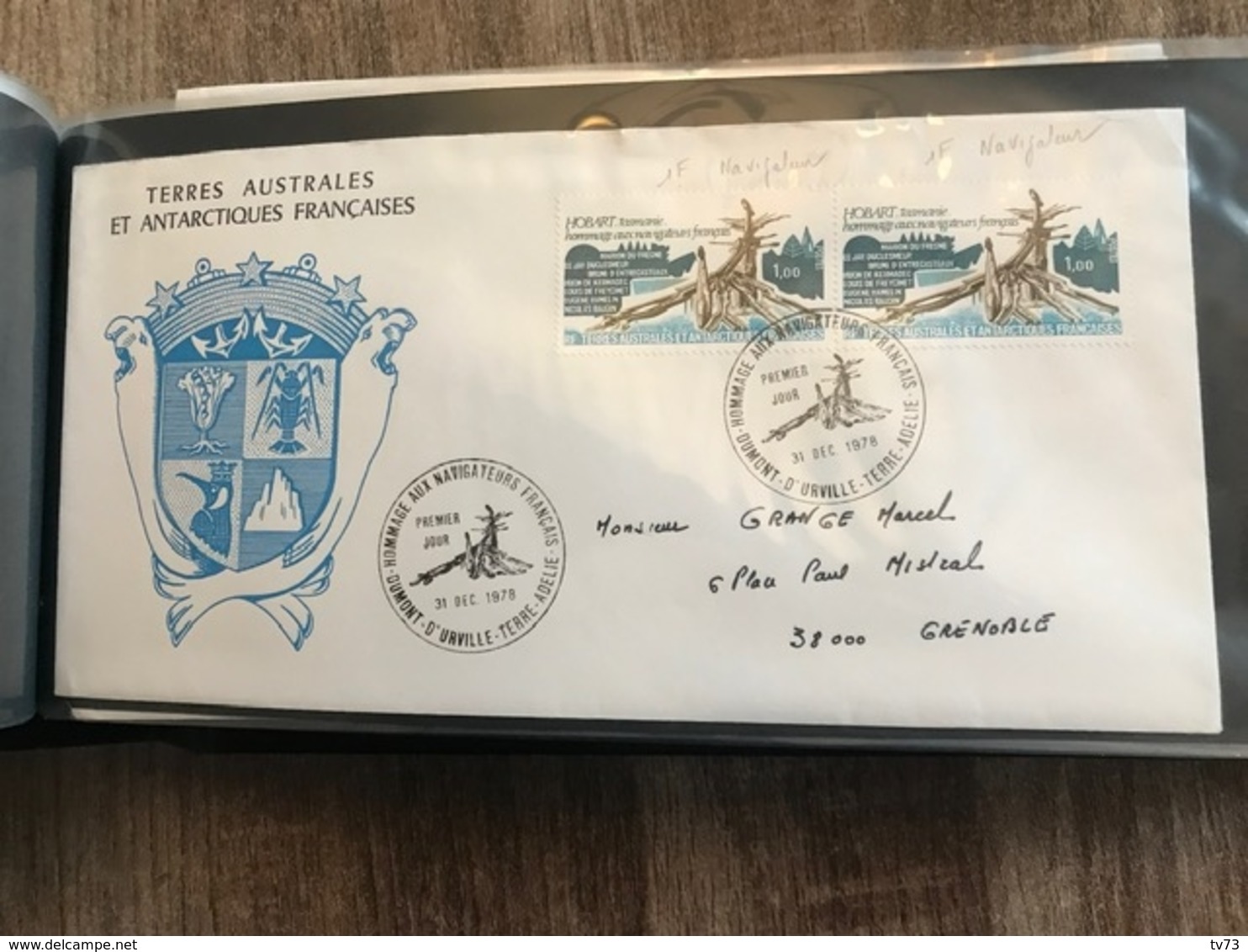 Album Lindner contenant  63 lettres enveloppes 1er jour TAAF et  KERGUELEN