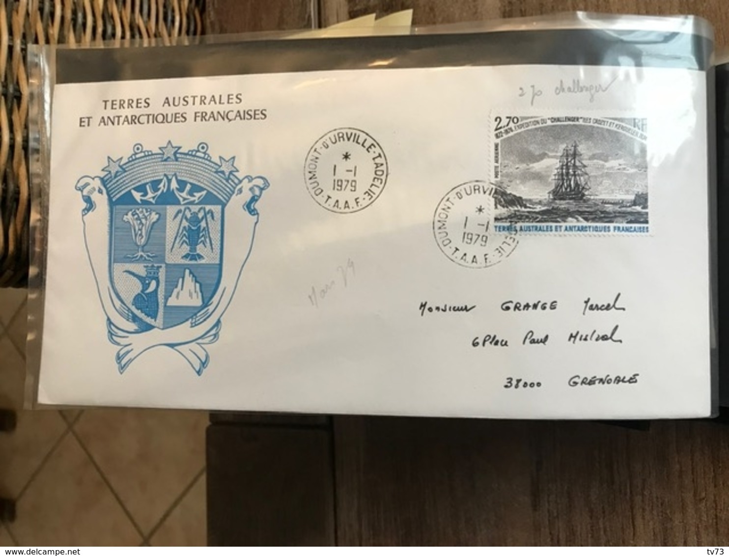 Album Lindner contenant  63 lettres enveloppes 1er jour TAAF et  KERGUELEN