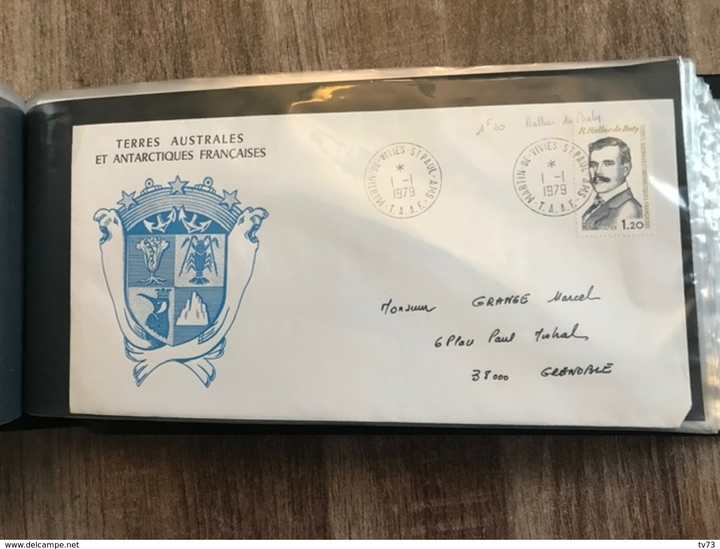 Album Lindner contenant  63 lettres enveloppes 1er jour TAAF et  KERGUELEN