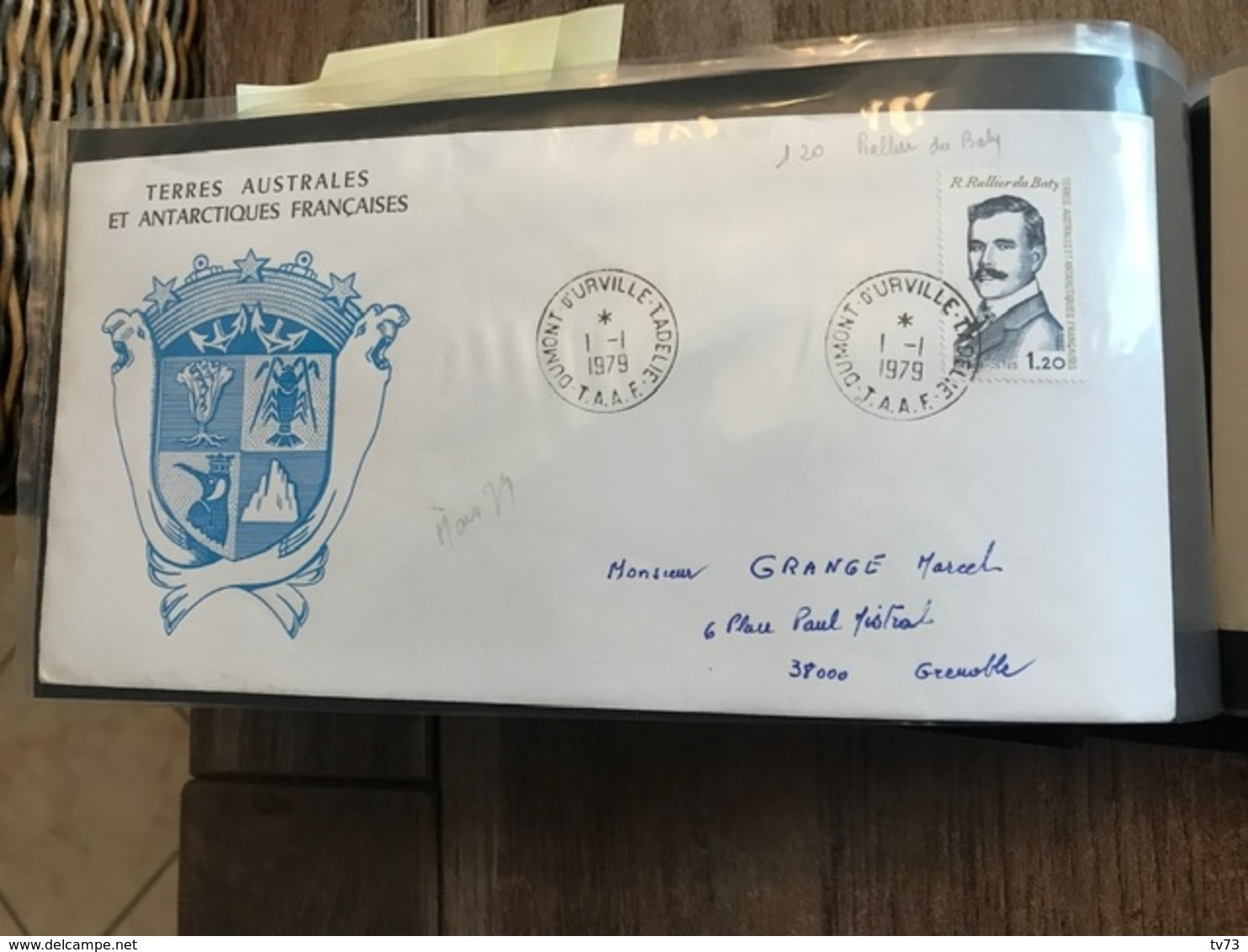 Album Lindner contenant  63 lettres enveloppes 1er jour TAAF et  KERGUELEN