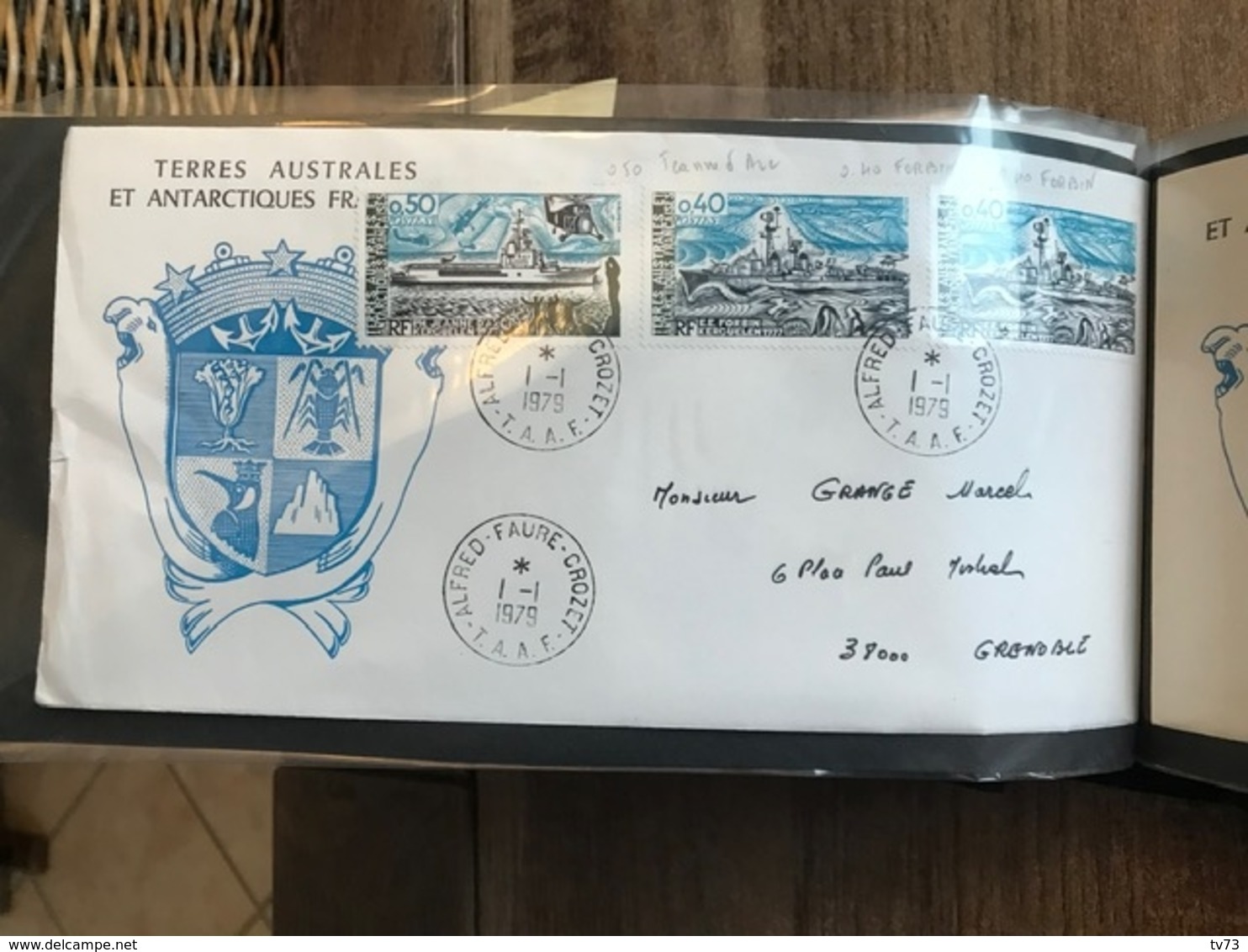 Album Lindner contenant  63 lettres enveloppes 1er jour TAAF et  KERGUELEN