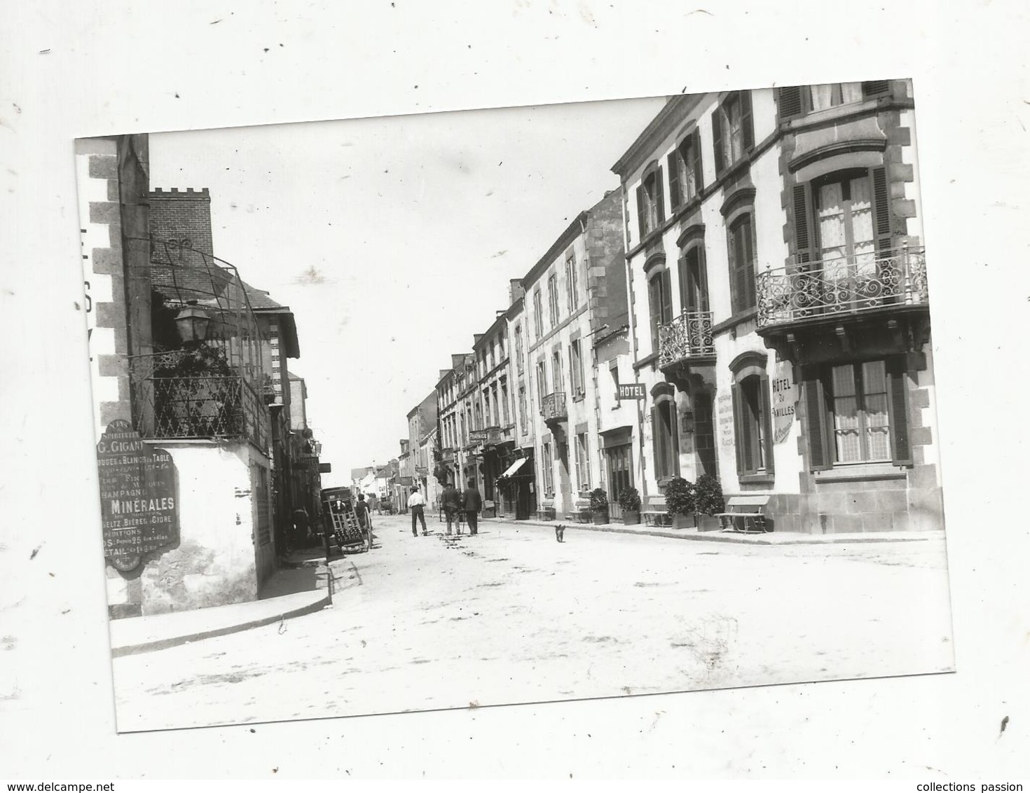 Photographie , Rue Du POULIGEN , 44 , Hotel ,pharmacie, Maison Gigant , Vins ,  160 X 105 Mm - Lieux