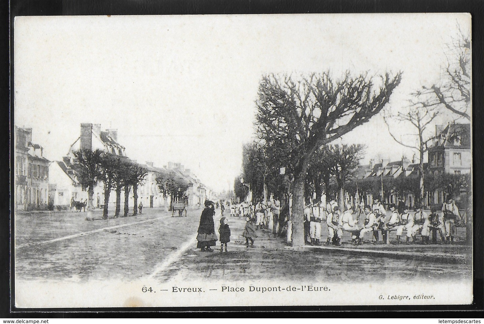 CPA 27 - Evreux, Place Dupont-de-l'Eure - Garnison - Evreux