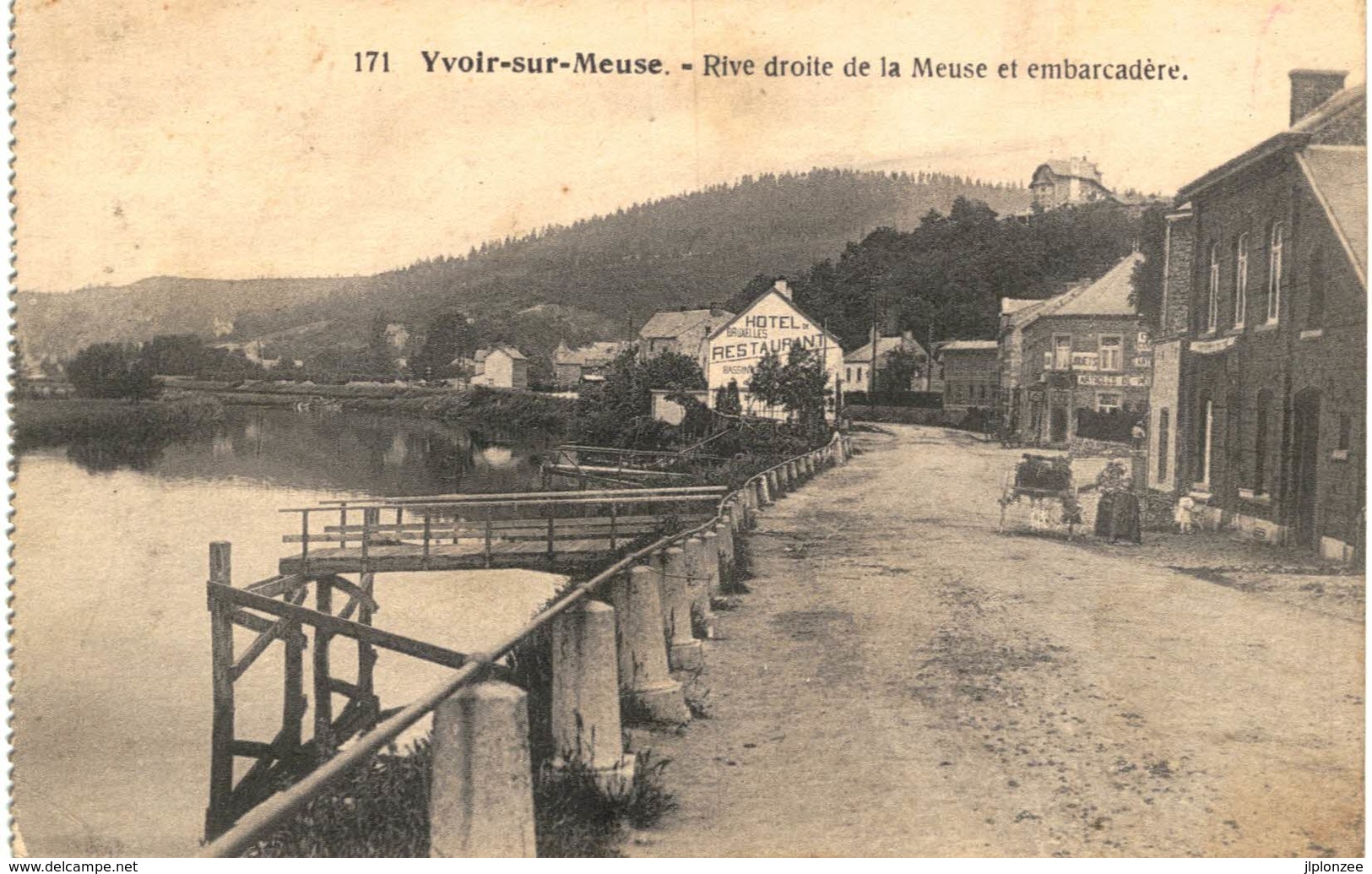 YVOIR Sur Meuse  Rive Droite De La Meuse Et Embarcadère - Yvoir