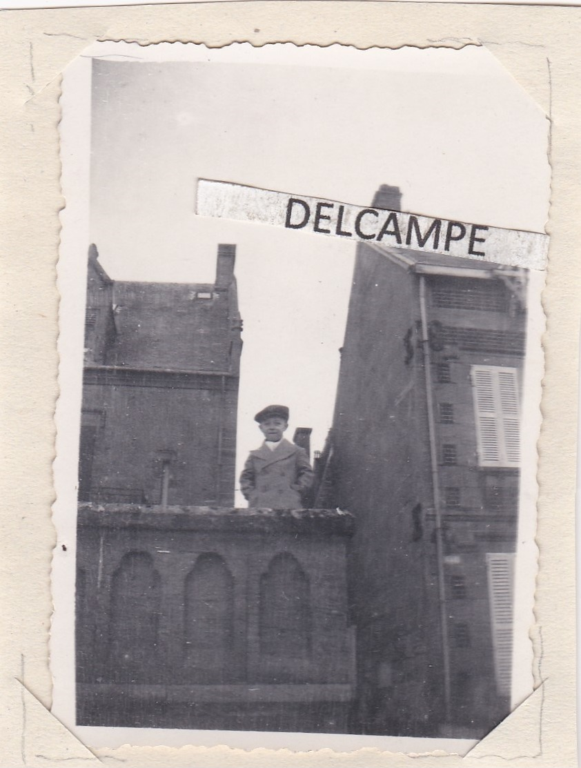 SAINT AUBIN SUR MER 1935 - Photo D'un Gamin Prenant La Pose ( Calvados ) - Lieux