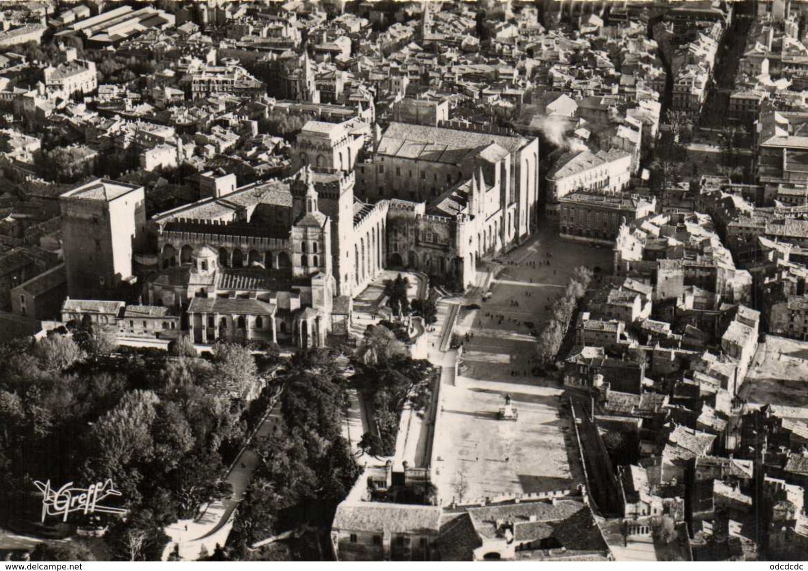 CPSM Grand Format EN COMTAT VENAISSIN  AVIGNON Vue Aérienne Le Palais Des Papes Pilote Et Operateur R Henrard  RV - Avignon