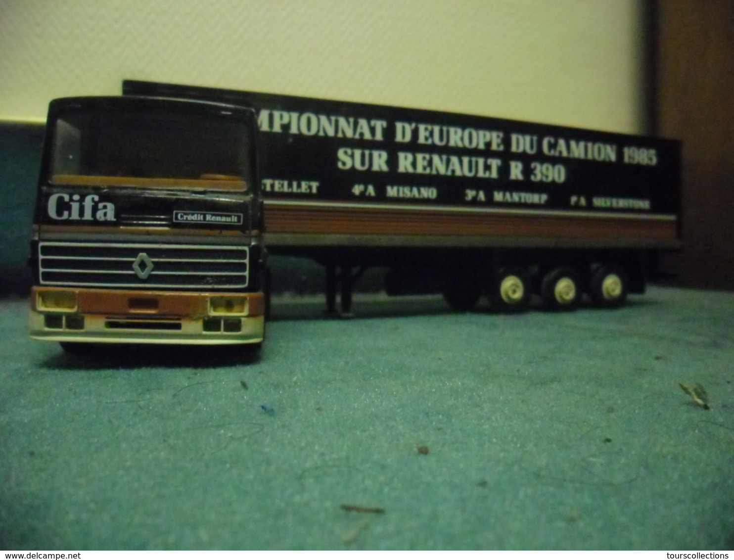 RENAULT R 390 Au 1/43 ° Championnat D'Europe Camion 1985 Pilote N CROZIER , Y BARRAT Champion 1985 - Marque LBS 4029 - Trucks