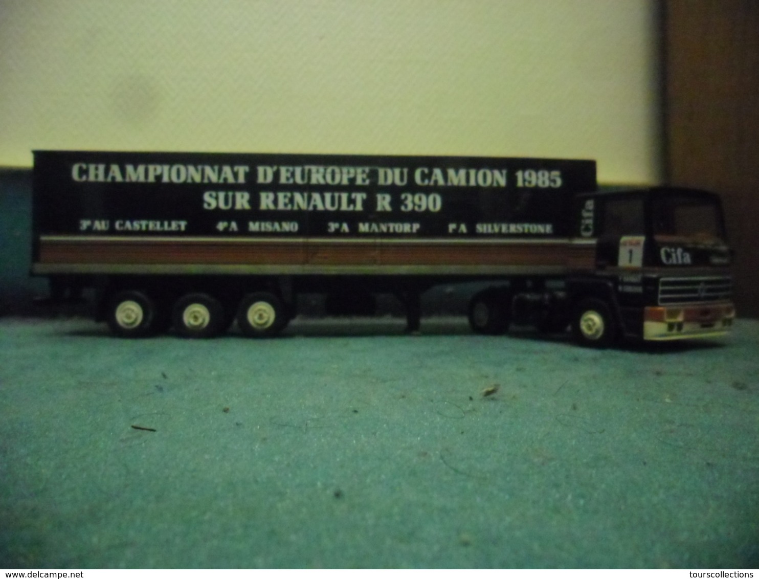 RENAULT R 390 Au 1/43 ° Championnat D'Europe Camion 1985 Pilote N CROZIER , Y BARRAT Champion 1985 - Marque LBS 4029 - Trucks