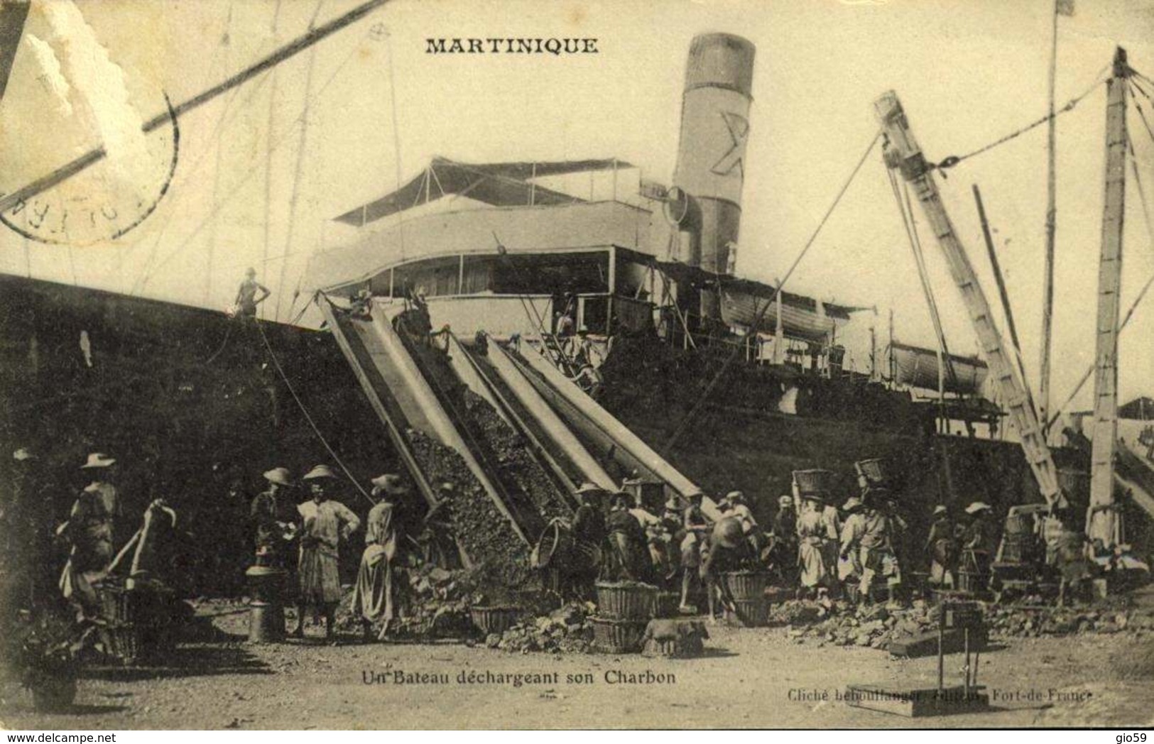 MARTINIQUE / UN BATEAU DECHARGEANT SON CHARBON / A 460 - Sonstige & Ohne Zuordnung