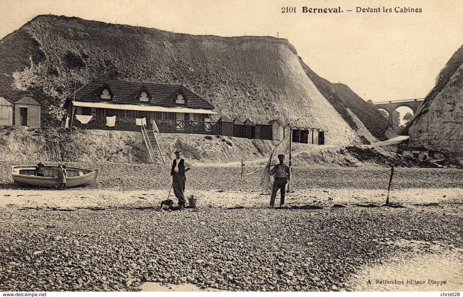 DPT 76 BERNEVAL Devant Les Cabines - Berneval