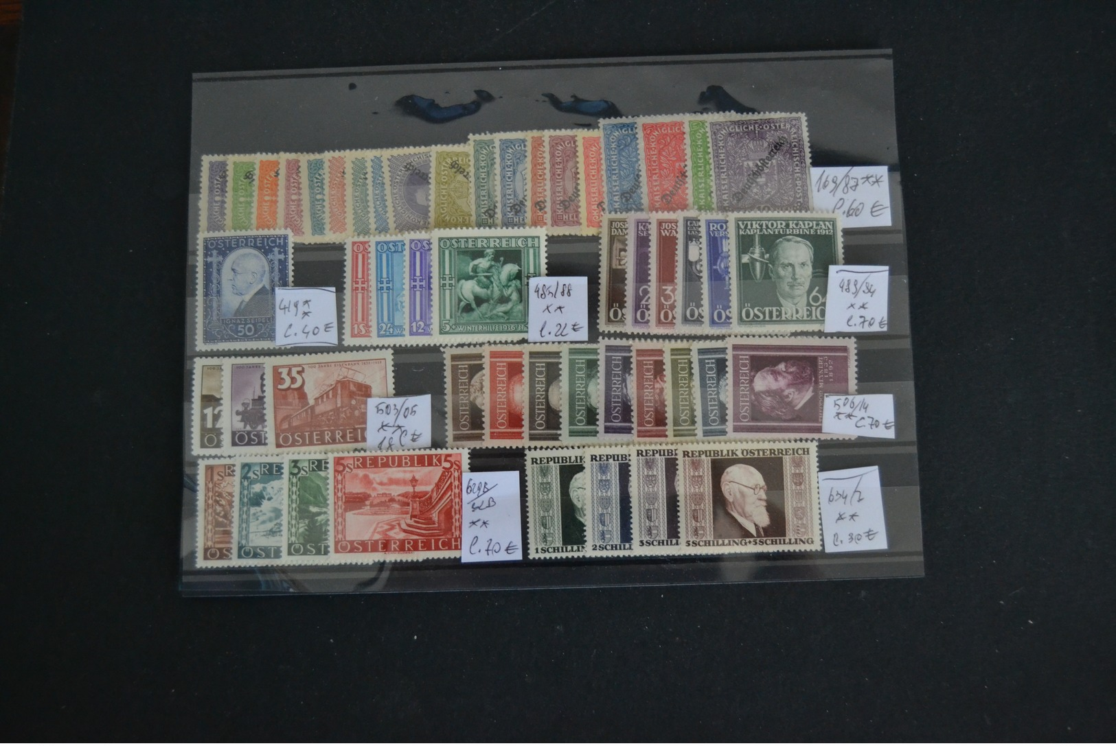 1918/46  AUSTRIA , 8 Serie Complete ** , Cat.380 € - Nuovi